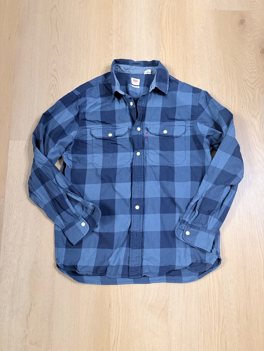 Levi’s Relaxed Fit Blue Buffalo Plaid Button-Up Shirt Men’s Medium - Picture 1 of 6